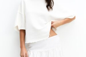 BALLOON-FIT MINI SKIRT MADE OF LINEN BLEND